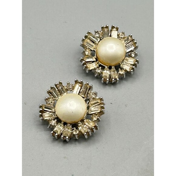 Vintage Richelieu Faux Pearl & Rhinestone Clip On Earrings Sparkly Glam Jewelry - Picture 6 of 10